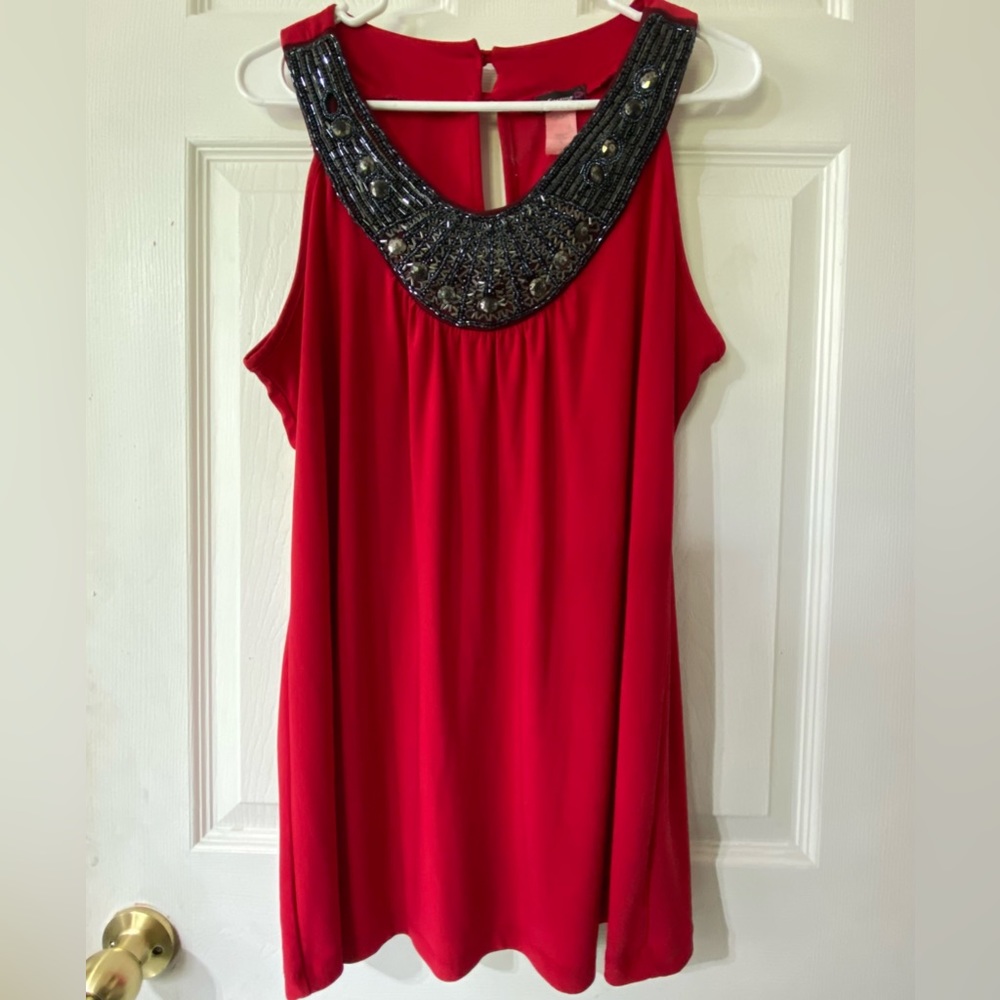Cocomo Women’s Red Tank top Sleeveless Beaded Front Neckline Size L.